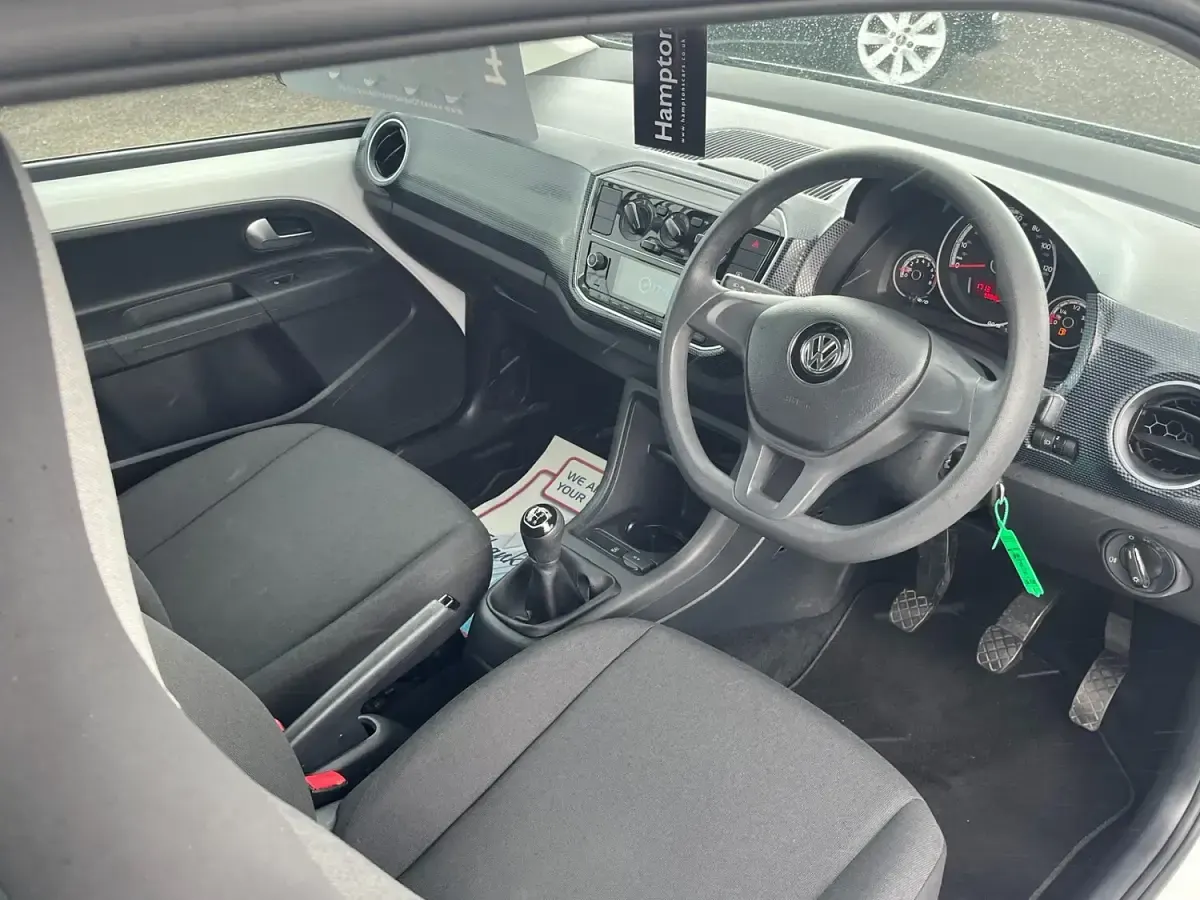 Used VW up! move up! 60 HP (44 kW) 2018 White Hatchback