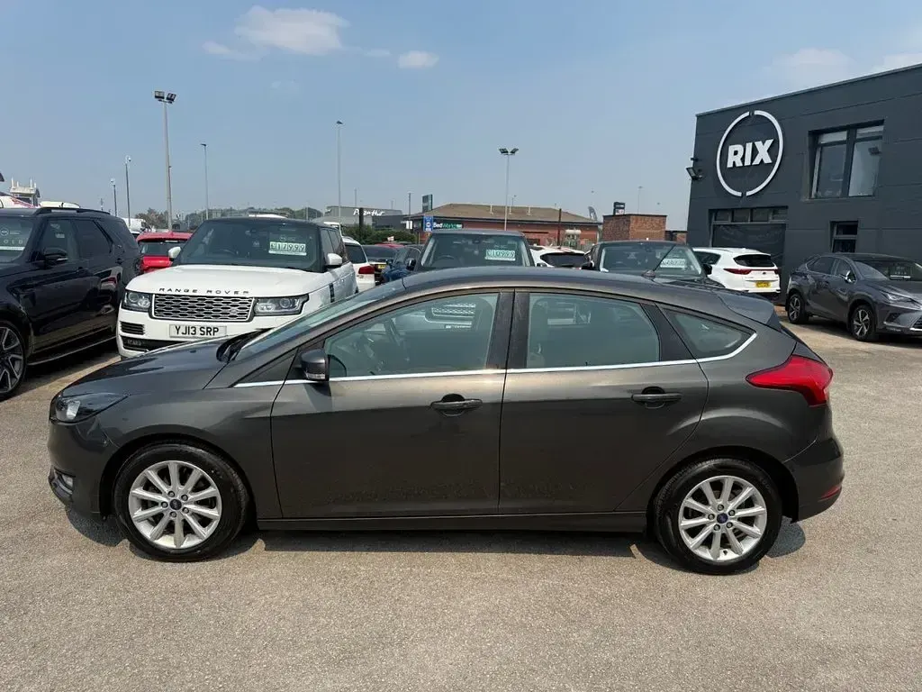 Used Ford Focus Titanium 120 HP (88 kW) 2018 Grey Hatchback