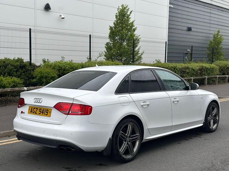 Używany Audi A4 2011 Biały Sedan/Limuzyna