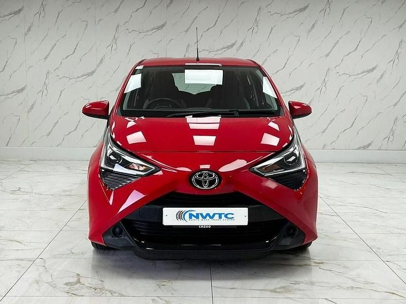 Usado Toyota Aygo X-play 71 HP (52 kW) 2019 Vermelho Citadino