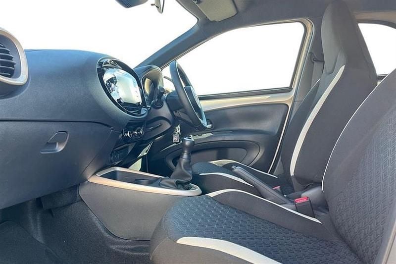 Used Toyota Aygo X 72 HP (52 kW) 2023 Ginger beige with black SUV