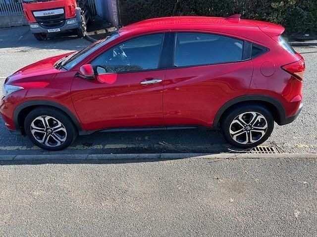 Used Honda HR-V SE 120 HP (88 kW) 2016 Red SUV