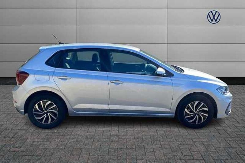 Usado VW Polo Life 95 CV (69 kW) 2023 Plateado Utilitario