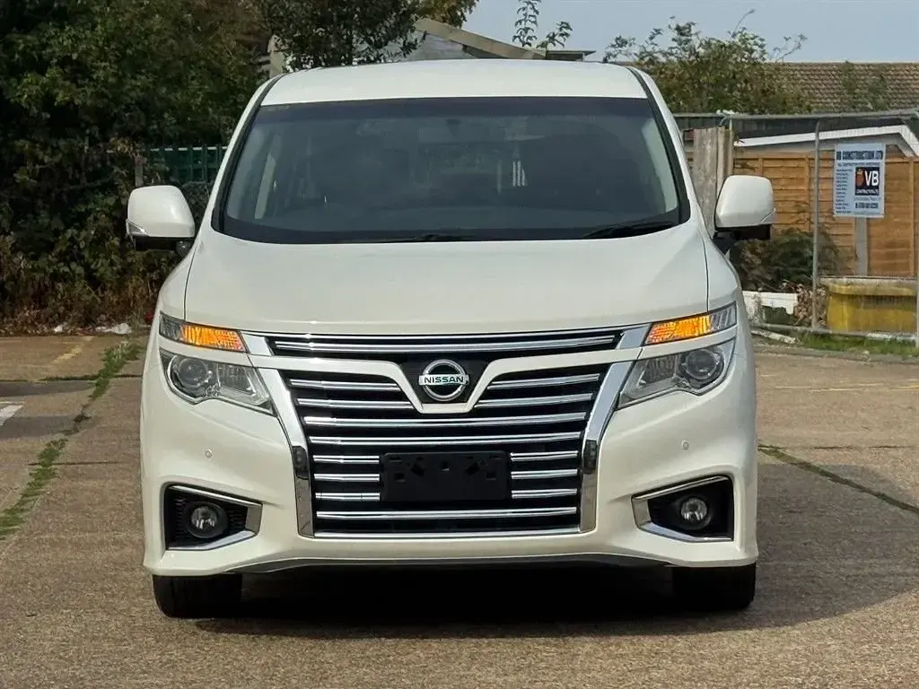 Used Nissan Elgrand 2017 White MPV