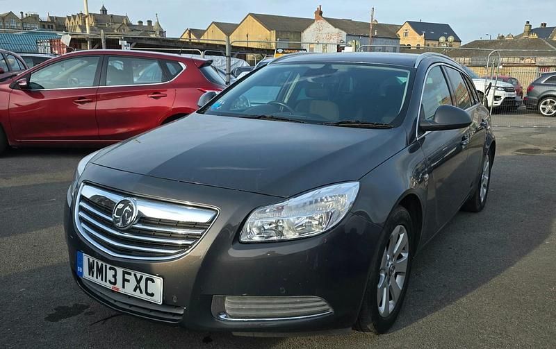 Used Vauxhall Insignia 160 HP (117 kW) 2013 Grey Estate