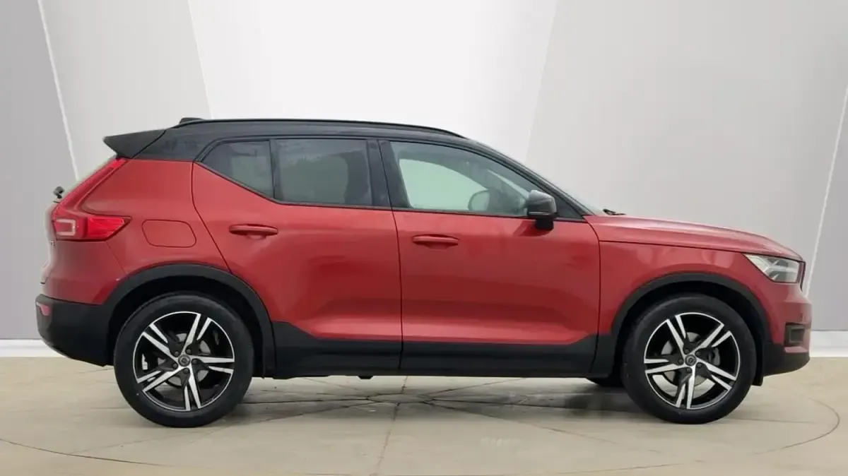 Used Volvo XC40 R-Design 163 HP (119 kW) 2021 Red SUV
