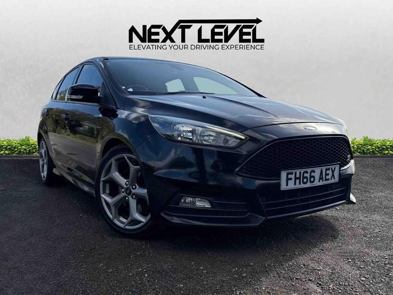 Used Ford Focus ST 250 HP (183 kW) 2016 Black Hatchback