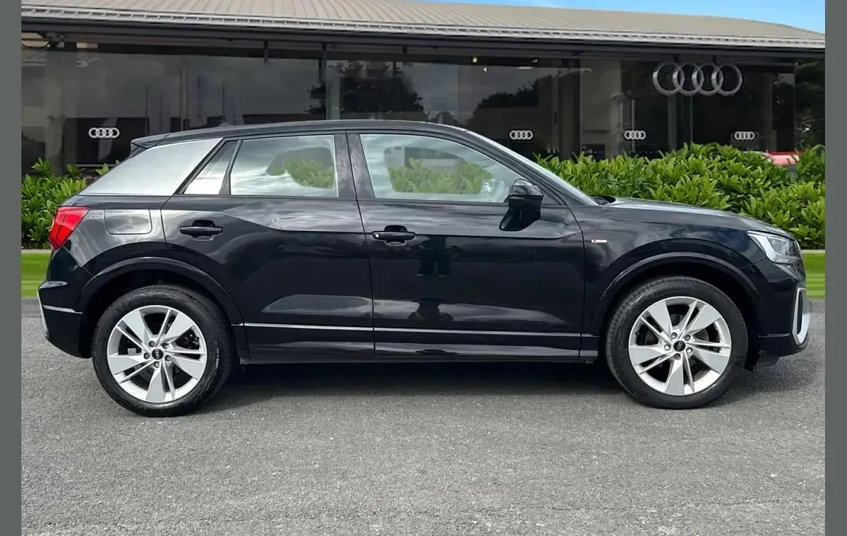 Usado Audi Q2 S-Line 110 CV (80 kW) 2023 Negro SUV