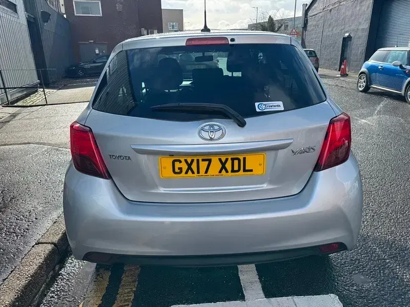 Used Toyota Yaris 90 HP (66 kW) 2017 Silver Hatchback
