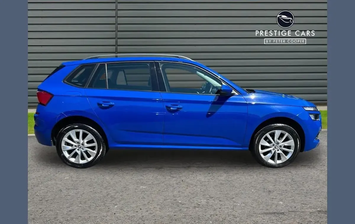 Usado Skoda Kamiq SE 115 CV (84 kW) 2021 Azul SUV
