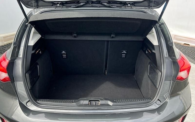 Begagnad Ford Focus Titanium 120 HK (88 kW) 2020 Halvkombi