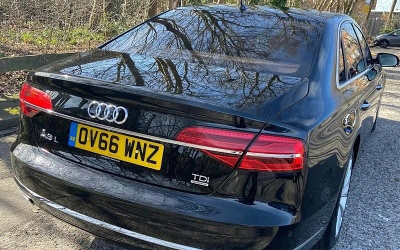 Used Audi A8 Comfort 262 HP (192 kW) 2016 Black Sedan