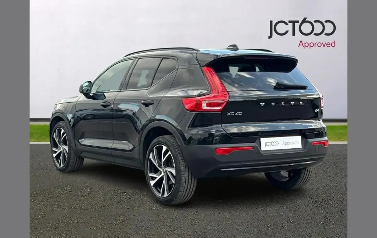 Begagnad Volvo XC40 R-Design Pro 194 HK (142 kW) 2021 Svart SUV