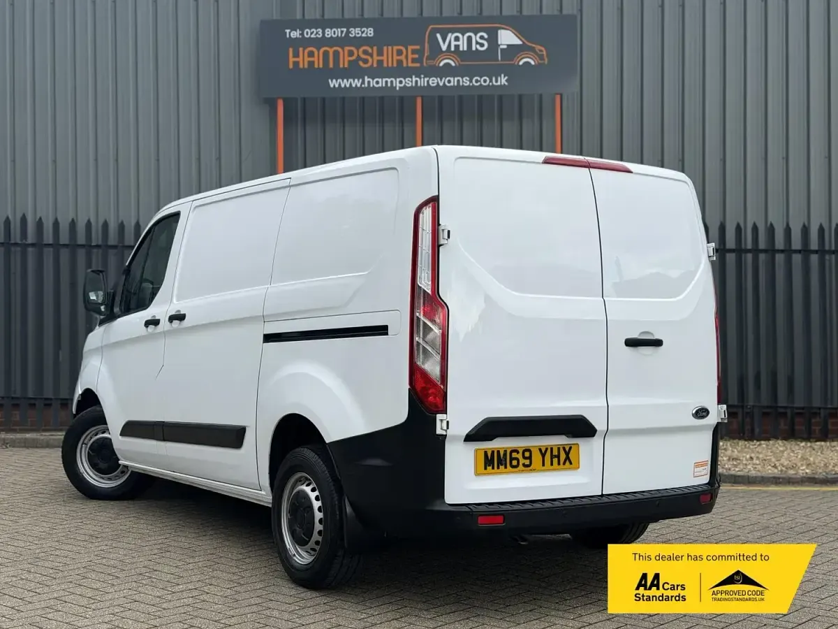 Used Ford Transit Custom S 105 HP (77 kW) 2019 White Van