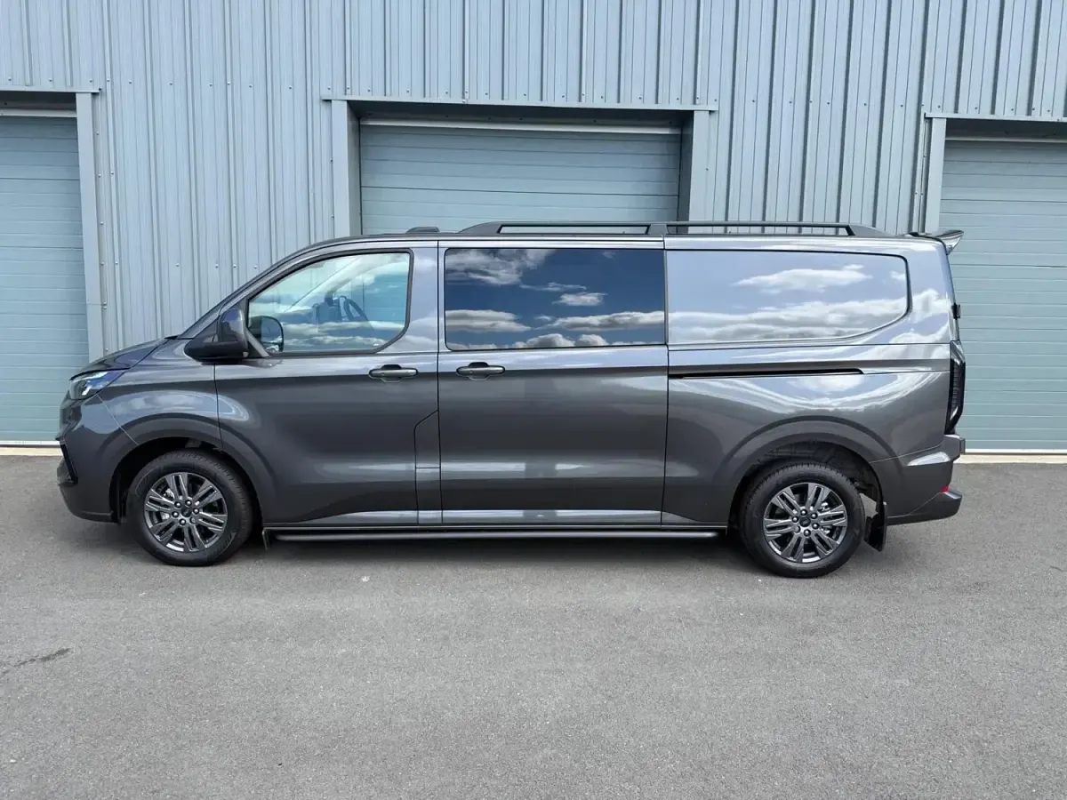 Usado Ford Transit Custom Limited 136 HP (100 kW) 2025 Cinzento Van