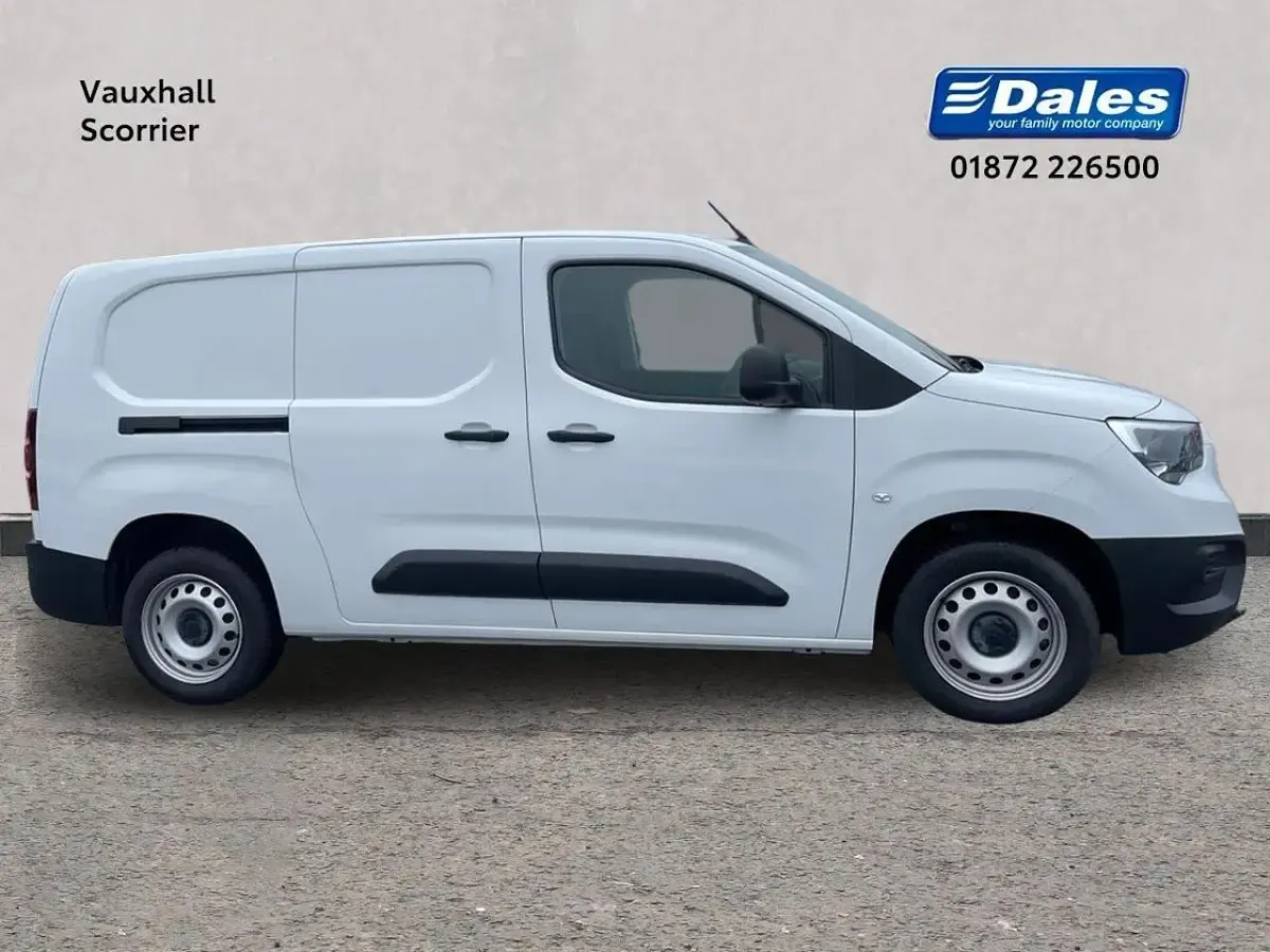 Used Vauxhall Combo 128 HP (94 kW) 2022 White MPV