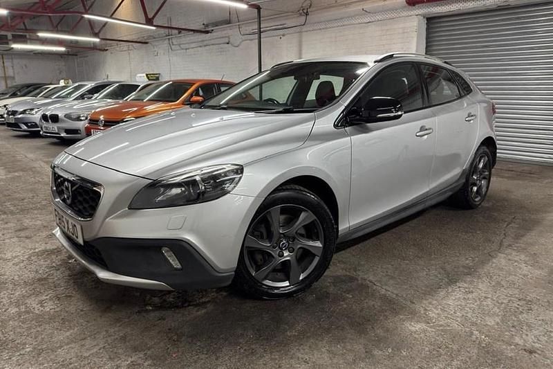 Used Volvo V40 CC 120 HP (88 kW) 2015 Estate