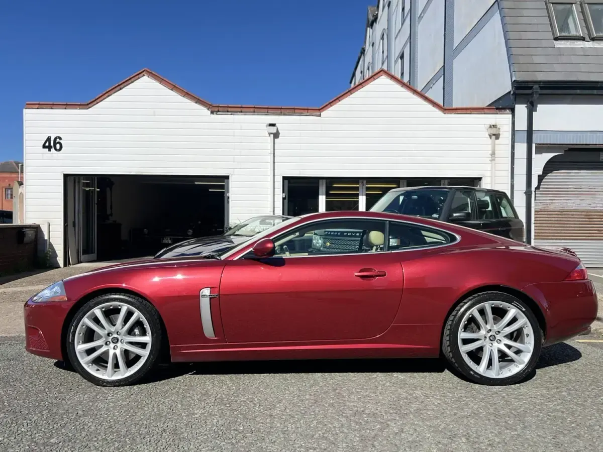 Używany Jaguar XKR Supercharged 2008 Czerwony Coupe