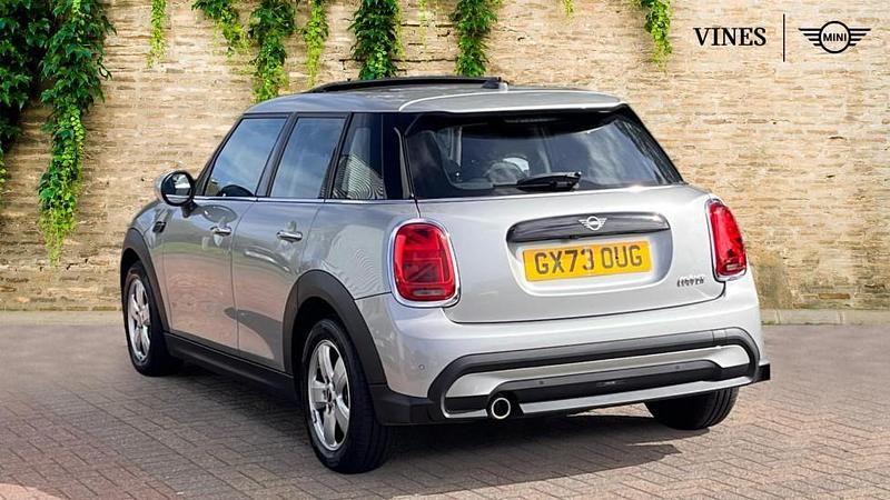 Usado Mini Cooper Classic 134 CV (98 kW) 2023 Plateado Utilitario