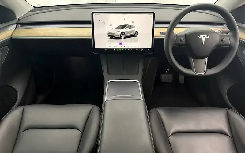 Used Tesla Model Y Standard Range 219 kW (299 HP) 2023 White SUV
