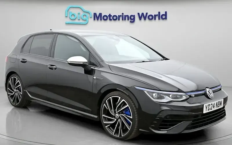 Second-hand VW Golf VIII R 320 CP (235 kW) 2024 Negru Hatchback