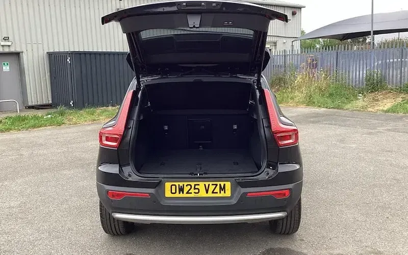 Used Volvo XC40 Ultra 197 HP (144 kW) 2027 Black SUV