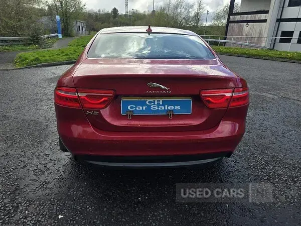 Begagnad Jaguar XE Prestige 163 HK (119 kW) 2015 Röd Sedan