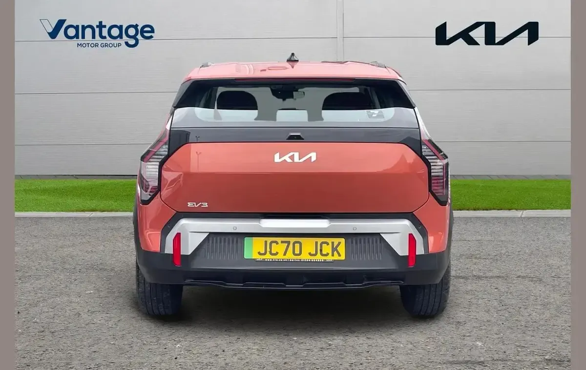 Used Kia EV3 Air 147 kW (201 HP) 2024 Orange SUV