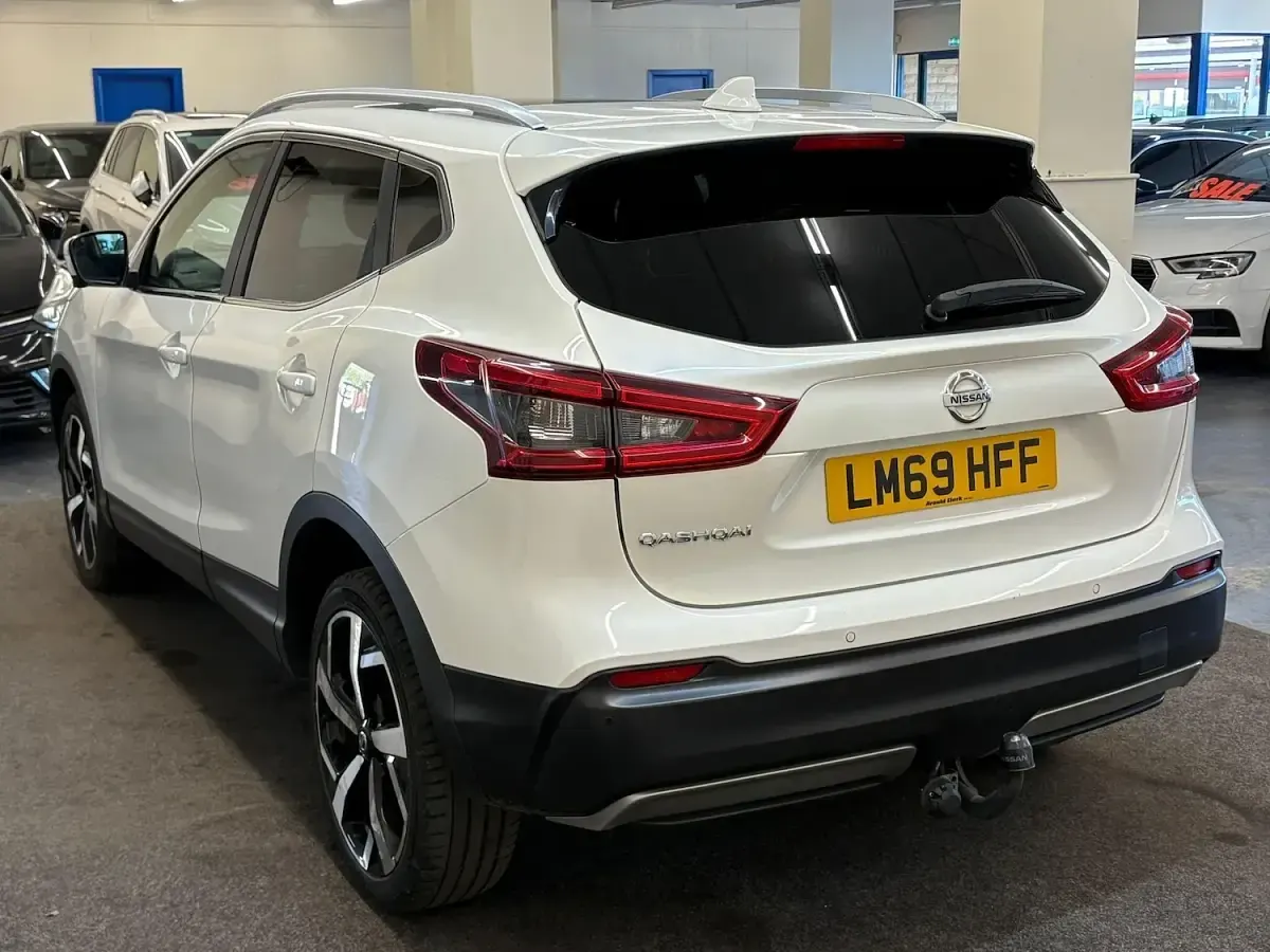 Used Nissan Qashqai Tekna 115 HP (84 kW) 2019 White SUV
