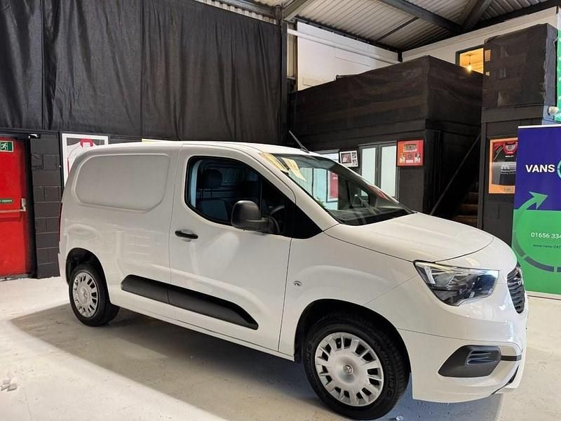 Used Vauxhall Combo Sportive 100 HP (73 kW) 2020 White MPV