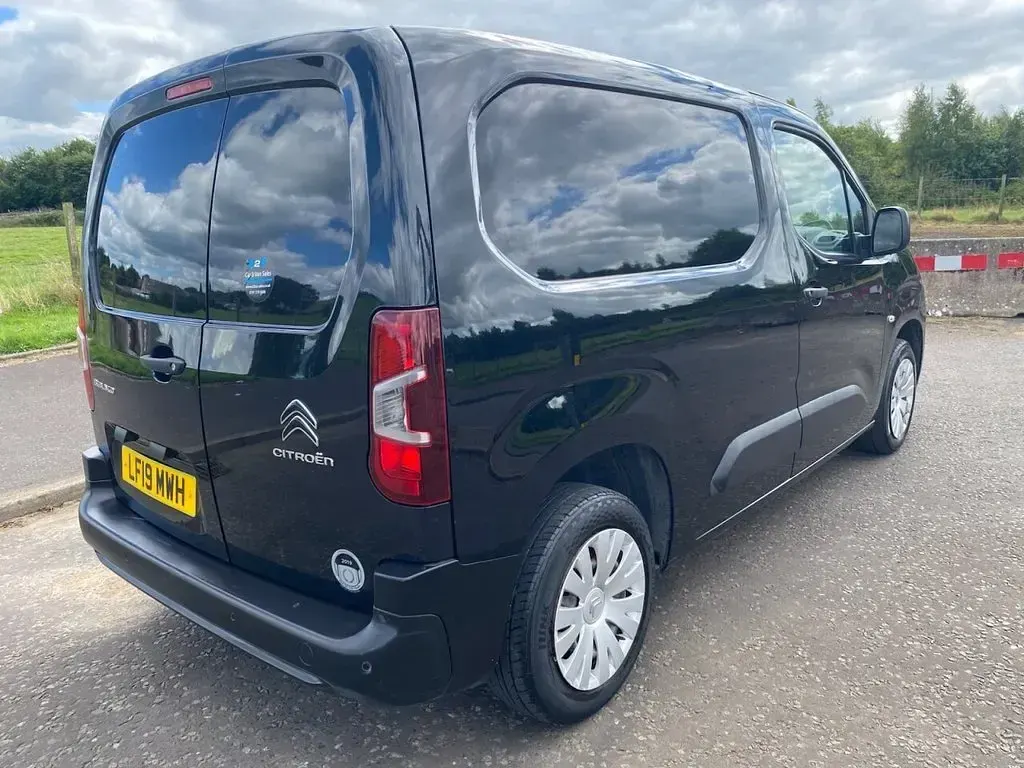 Used Citroën Berlingo 75 HP (55 kW) 2019 Black MPV