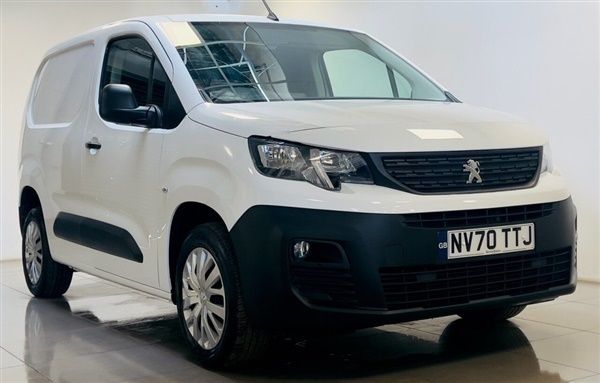 White Used 2021 Peugeot Partner MPV | £8,940 (Fair price) - Image 1/1