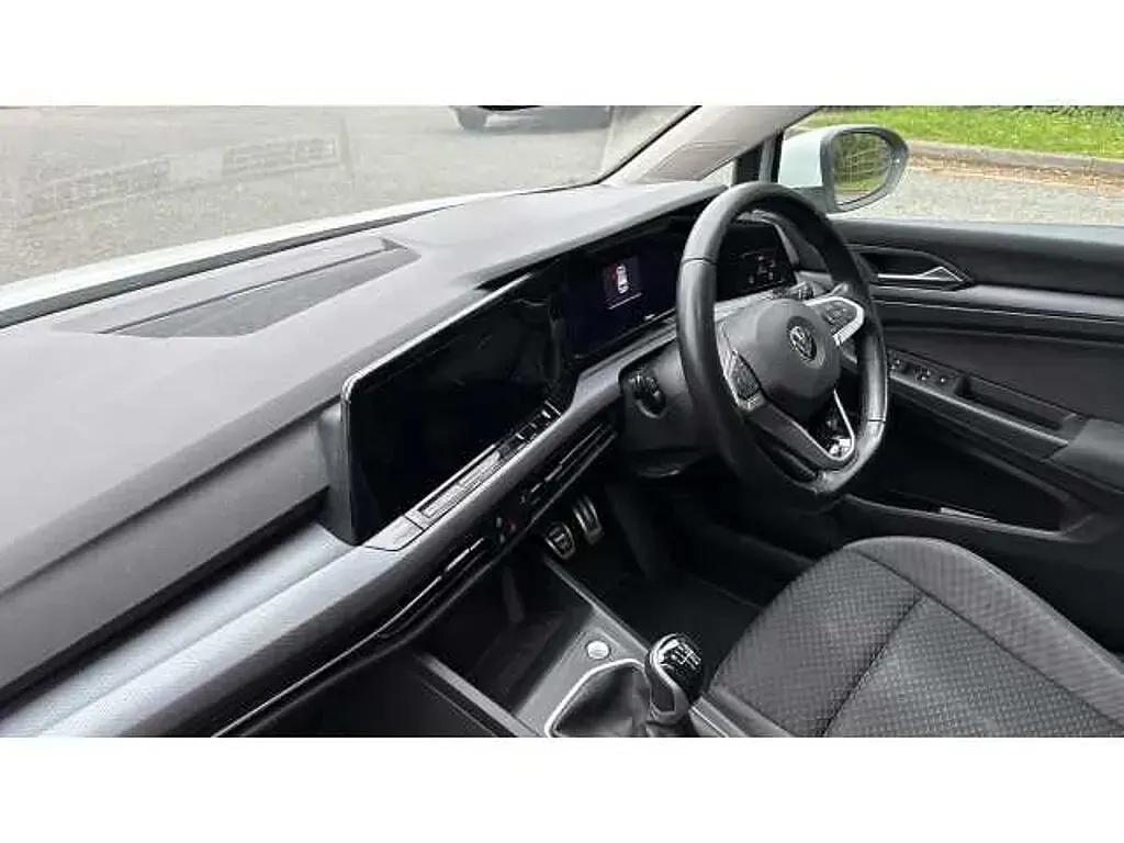 Used VW Golf VIII Active 130 HP (95 kW) 2022 White Hatchback