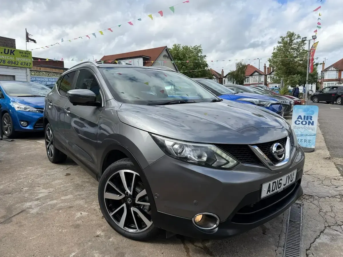 Used Nissan Qashqai Tekna 115 HP (84 kW) 2016 Grey SUV