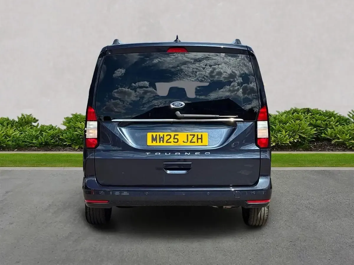 Used Ford Grand Tourneo Connect Titanium 115 HP (84 kW) 2025 Blue MPV