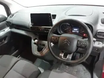 Used Citroën Berlingo 100 HP (73 kW) 2023 Red MPV