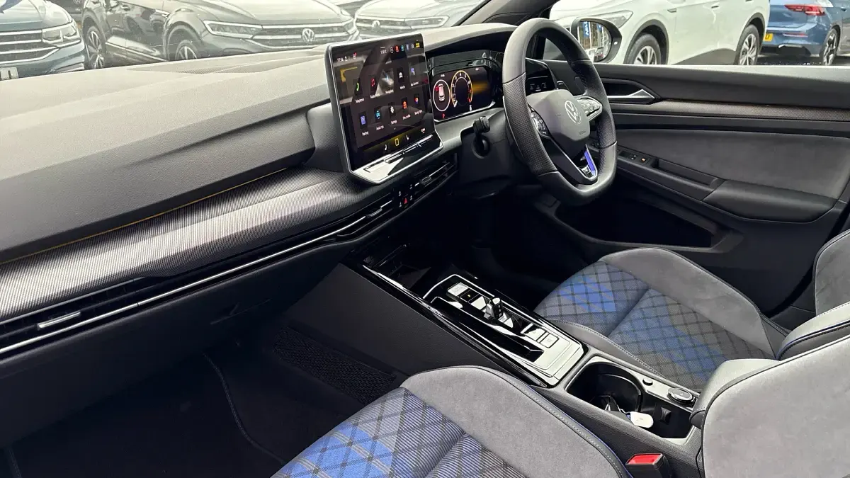 Second-hand VW Golf VIII R 333 CP (244 kW) 2024 Other Hatchback