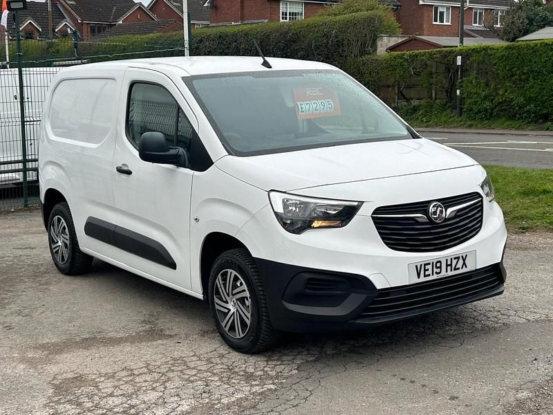 Used Vauxhall Combo Edition 100 HP (73 kW) 2019 White MPV
