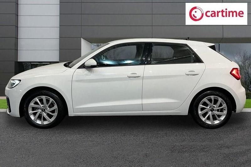 Used Audi A1 Sportback Sport 95 HP (69 kW) 2023 White Hatchback