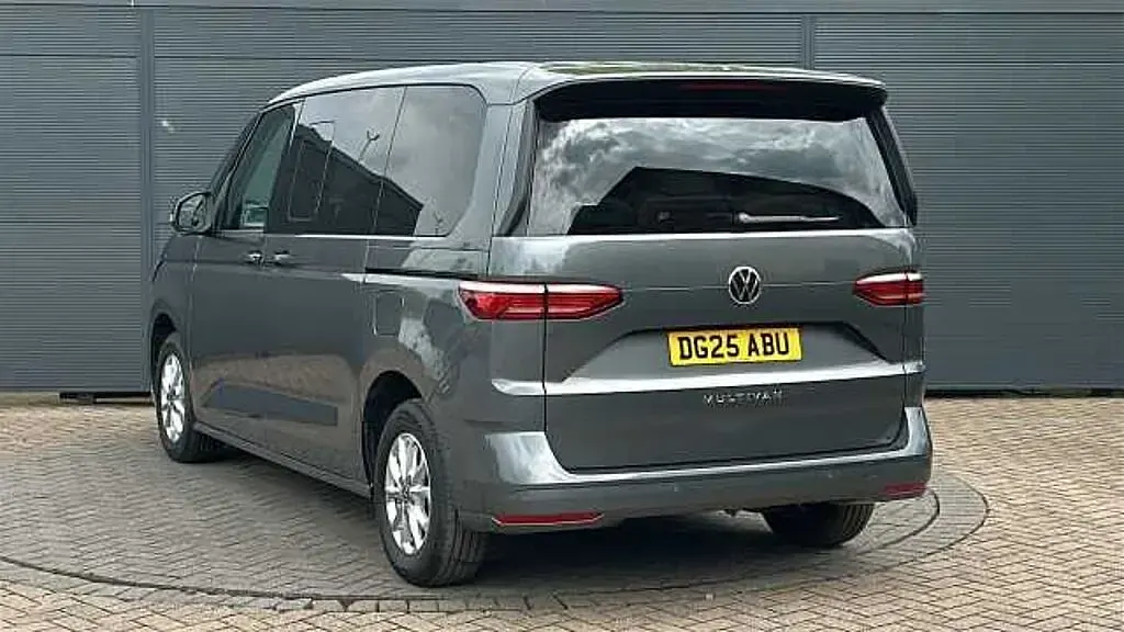 Used VW Multivan Life 150 HP (110 kW) 2025 Grey MPV