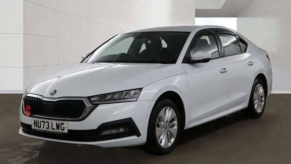 Used Skoda Octavia SE 110 HP (80 kW) 2023 White Hatchback