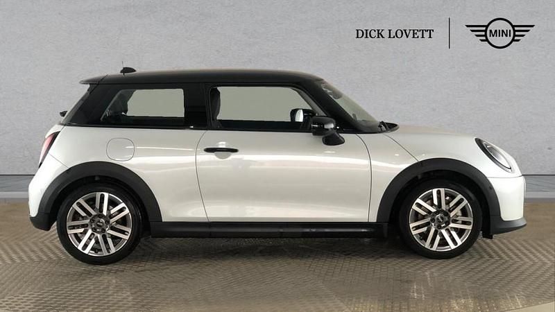 Used Mini Cooper Hatch 154 HP (113 kW) 2024 White Hatchback