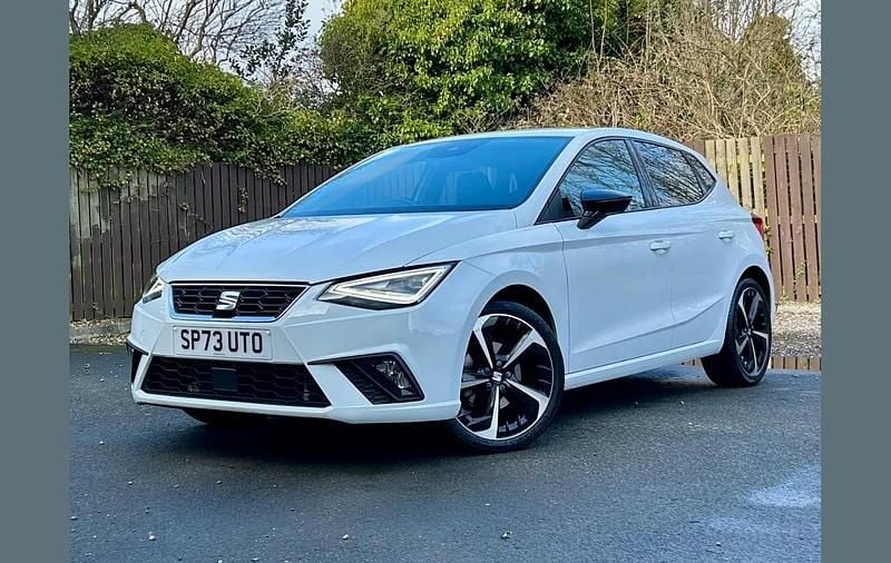 Used Seat Ibiza FR Sport 108 HP (79 kW) 2023 White Hatchback