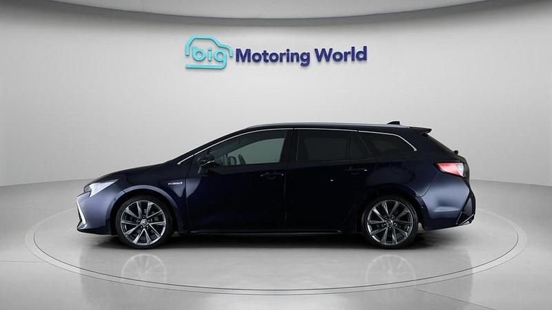 Used Toyota Corolla 184 HP (135 kW) 2021 Blue Estate