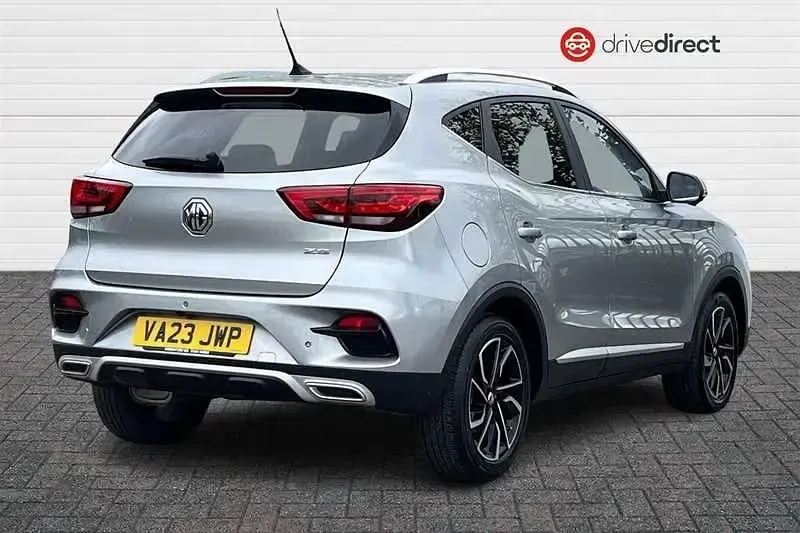 Używany MG ZS Exclusive 111 KM (81 kW) 2023 Srebrny SUV