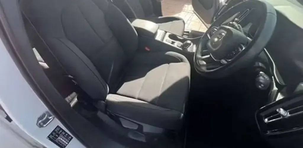Used Volvo XC40 Momentum 163 HP (119 kW) 2020 White SUV