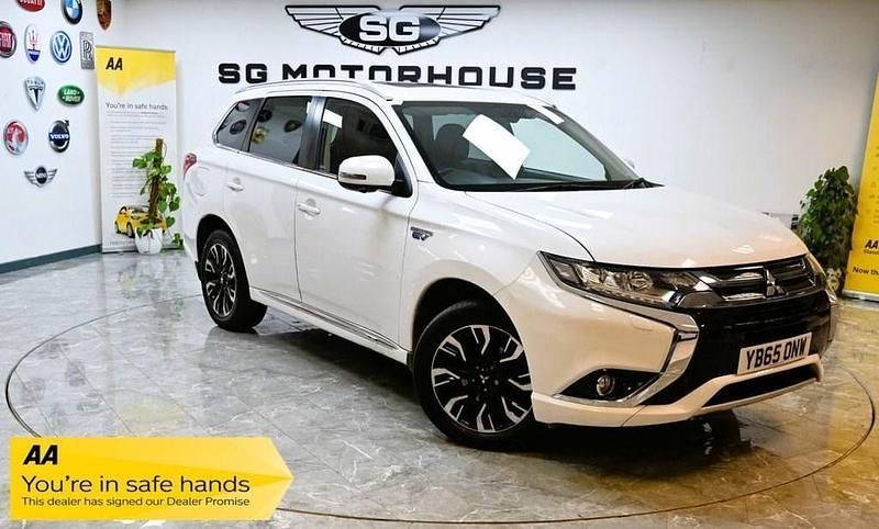 White Used 2015 Mitsubishi Outlander SUV | £12,495 (Fair price) - Image 1/4