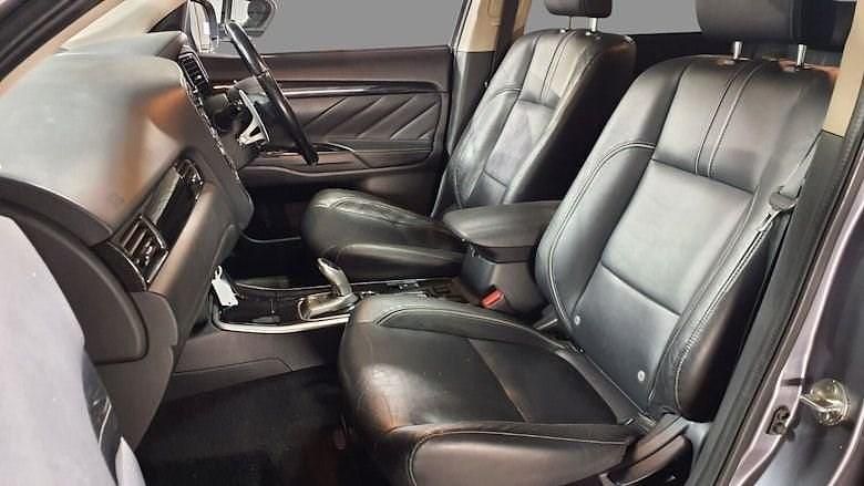 Used Mitsubishi Outlander 200 HP (147 kW) 2017 Grey SUV