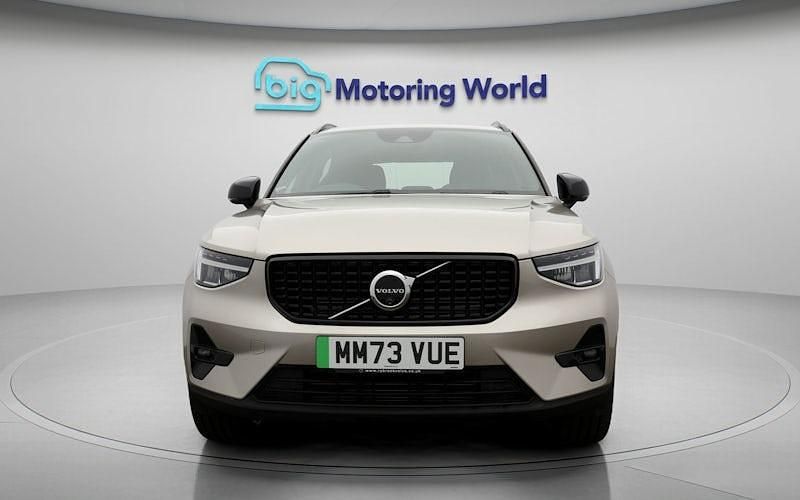 Used Volvo XC40 Plus 211 HP (155 kW) 2023 Gold SUV