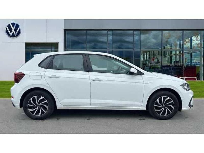 Used VW Polo Life 95 HP (69 kW) 2024 Pure white Hatchback